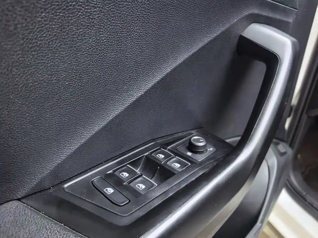 VOLKSWAGEN T ROC EXPLORING SONGS