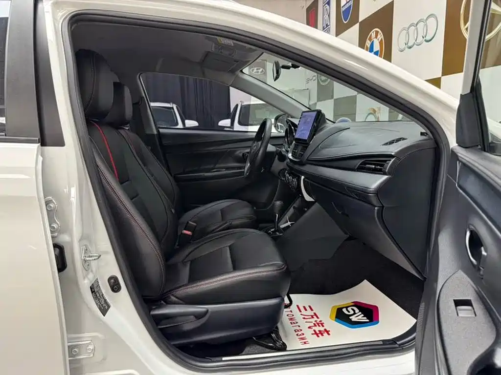 Toyota Yaris L — миниатюра 10