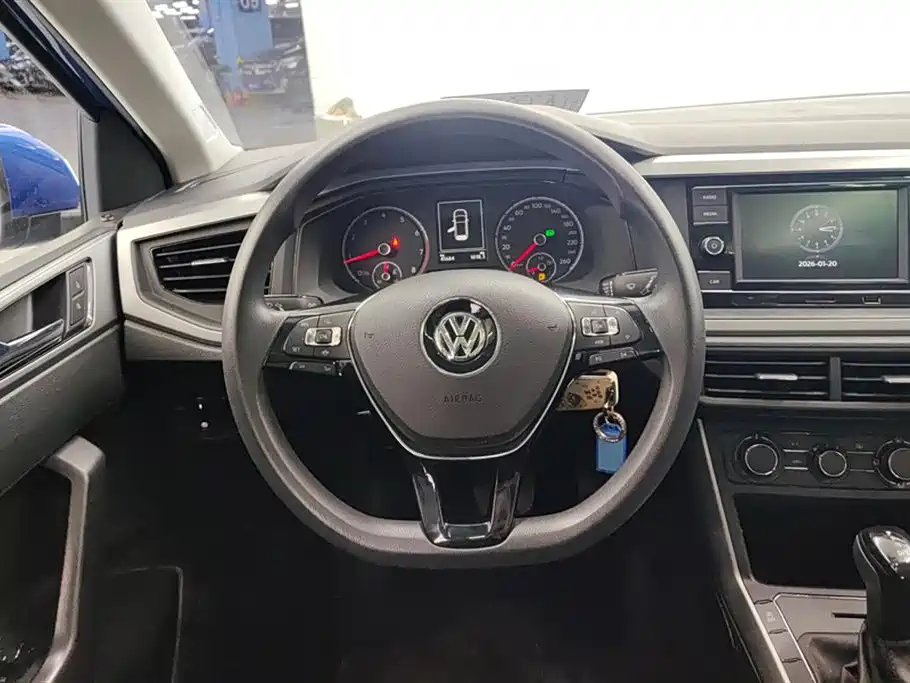 VOLKSWAGEN POLO
