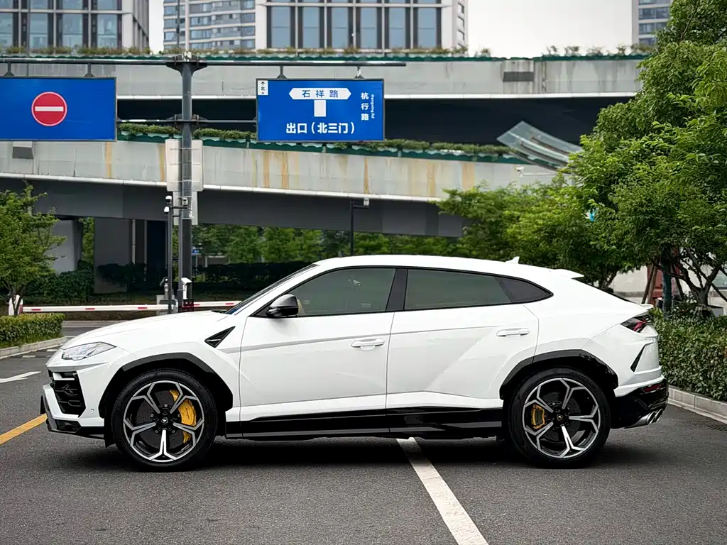 Lamborghini Urus 2021 4.0T V8