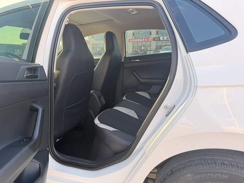 Volkswagen Polo 1.5 л 2022 г. Белый, пробег 42500 км
