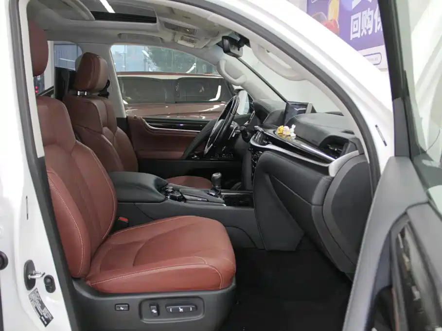 Lexus LX — миниатюра 10