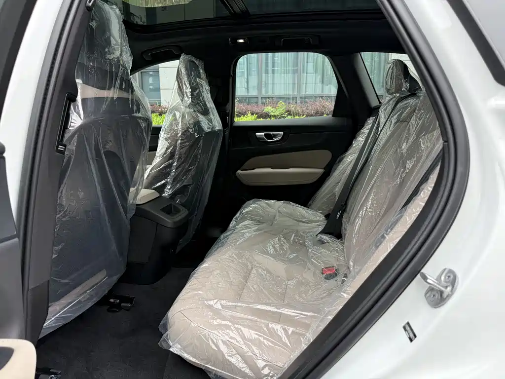 Volvo XC60 2026 B5 Luxury