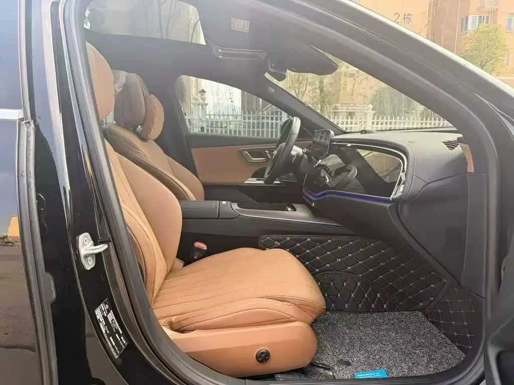 Mercedes-Benz E-Class — миниатюра 6