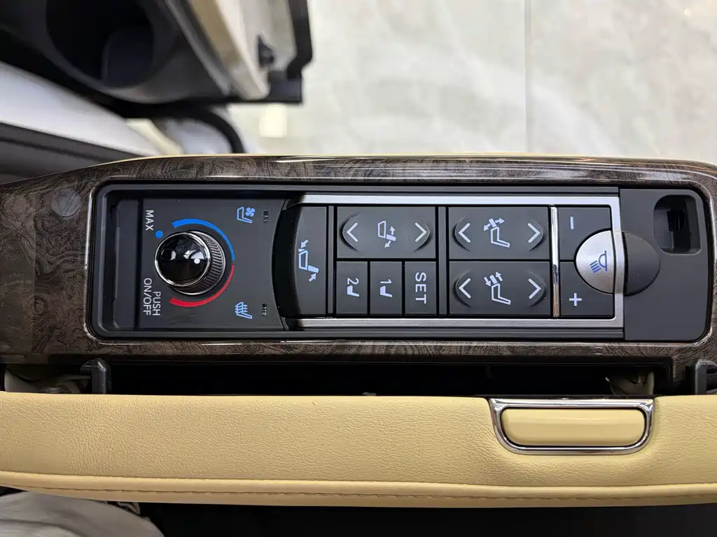 Toyota Vellfire — миниатюра 21