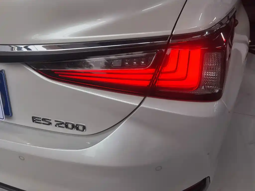Lexus ES — миниатюра 20