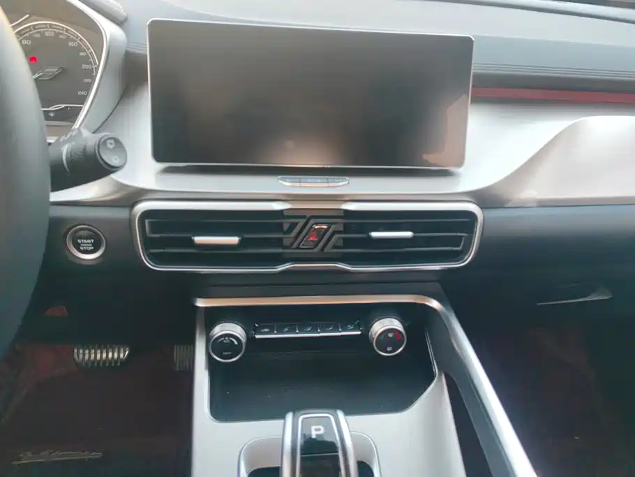 Geely Binyue — миниатюра 13