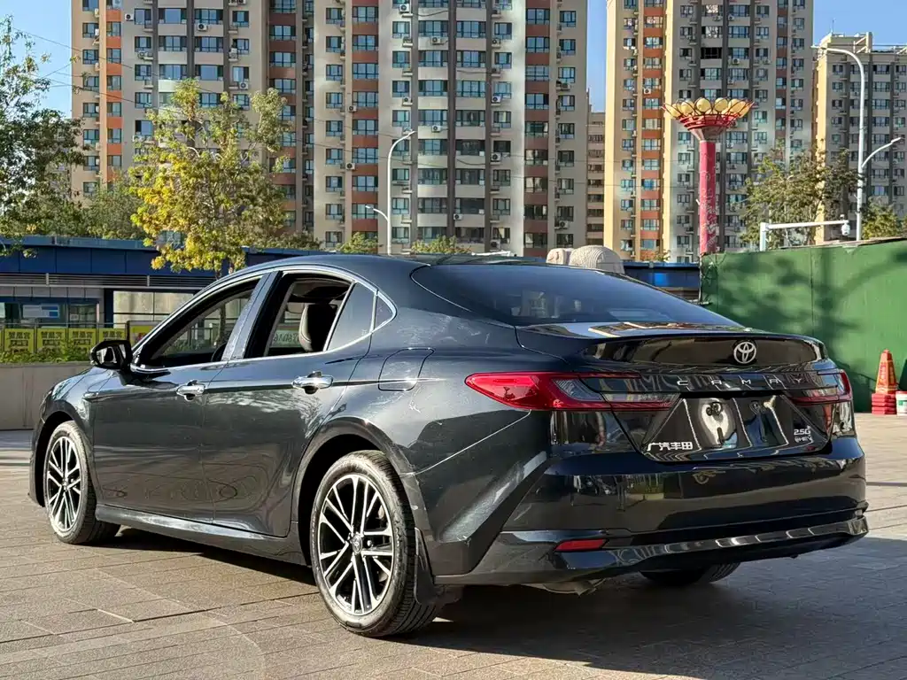Toyota Camry — миниатюра 7
