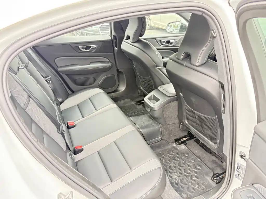 Volvo S60 — миниатюра 11