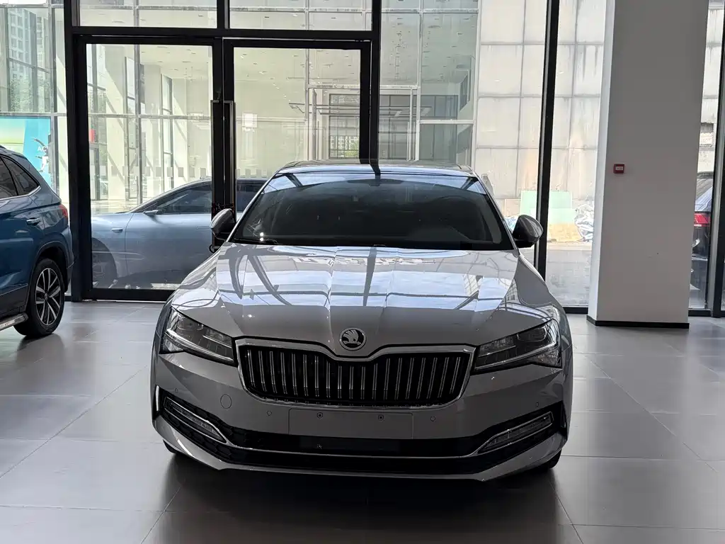 Skoda Superb — миниатюра 2
