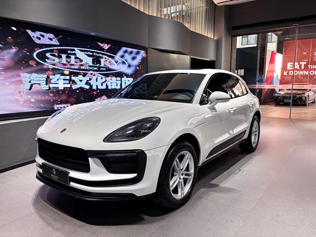 PORSCHE MACAN