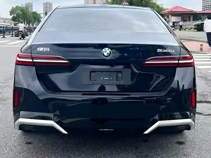 BMW 5 Series — миниатюра 8