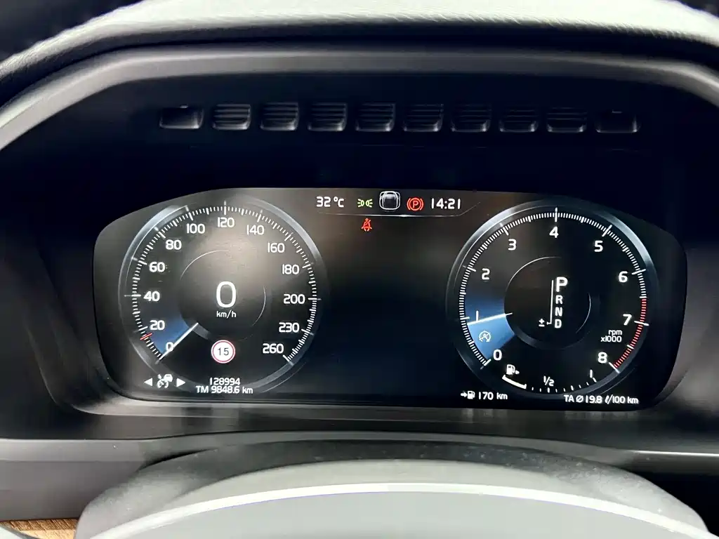 Volvo XC90 — миниатюра 11