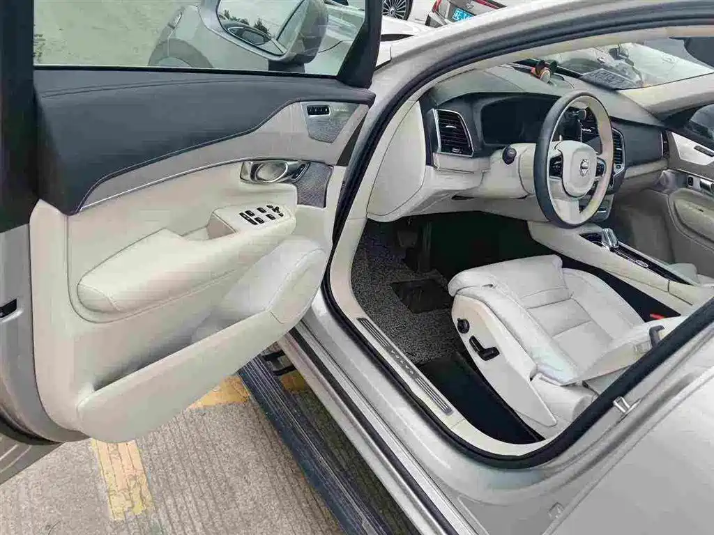 Volvo XC90 — миниатюра 3