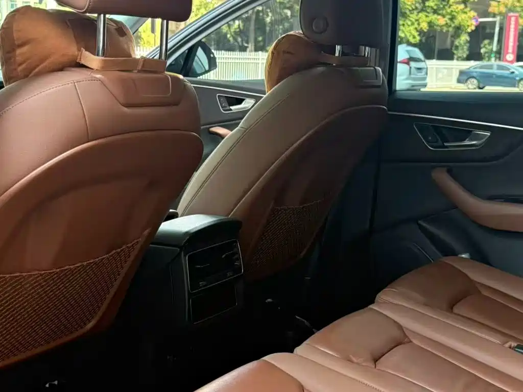 Audi Q7 — миниатюра 5