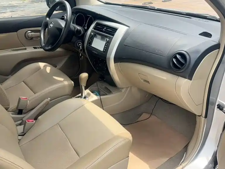 Nissan Livina — миниатюра 8