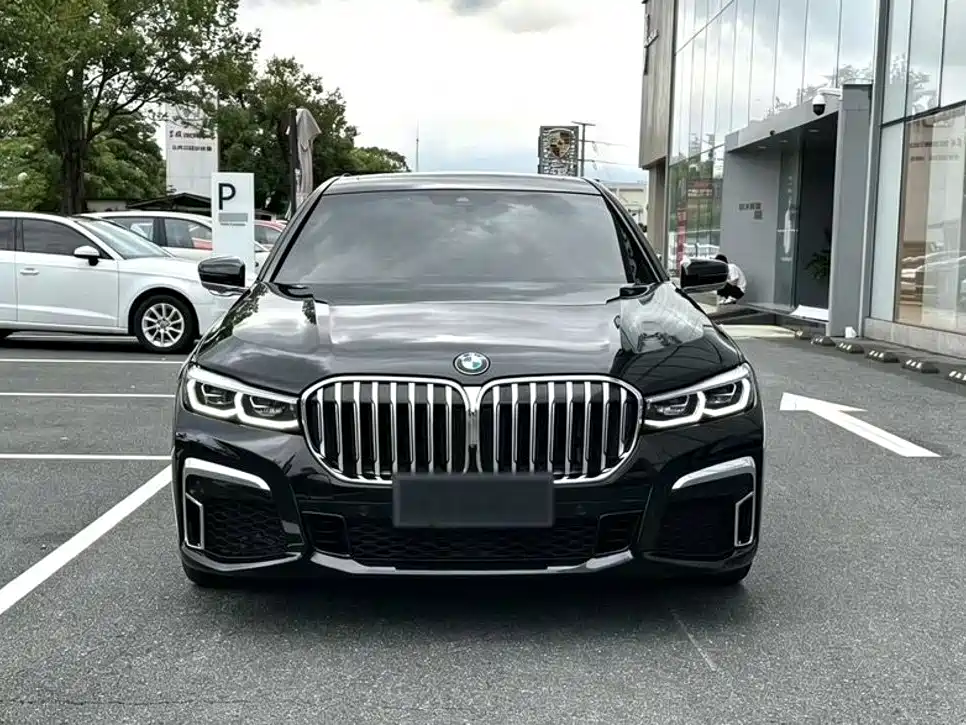 BMW 7 Series — миниатюра 2