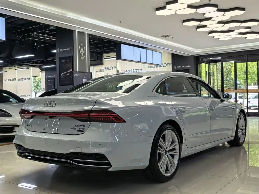 Audi A7L — миниатюра 4