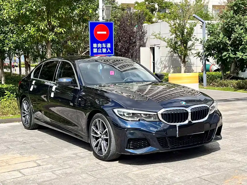 BMW  3 SERIES