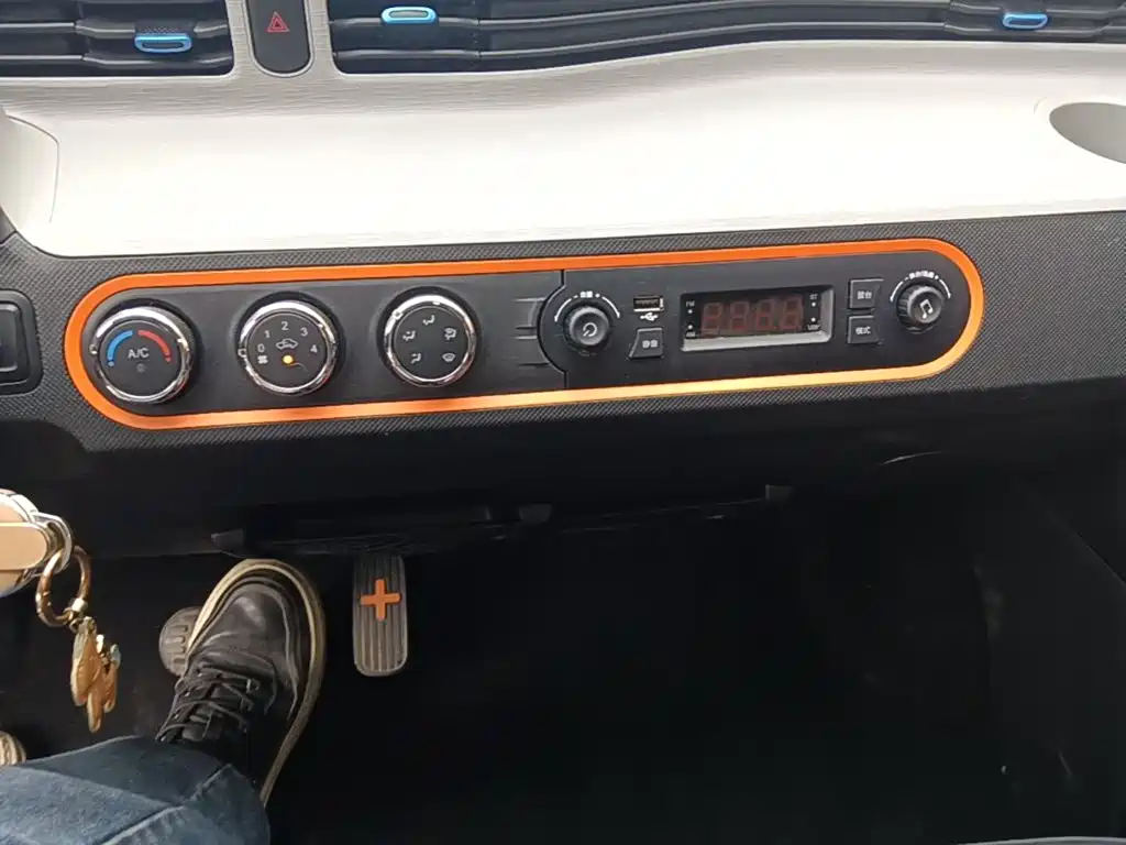 Wuling MINIEV — миниатюра 13