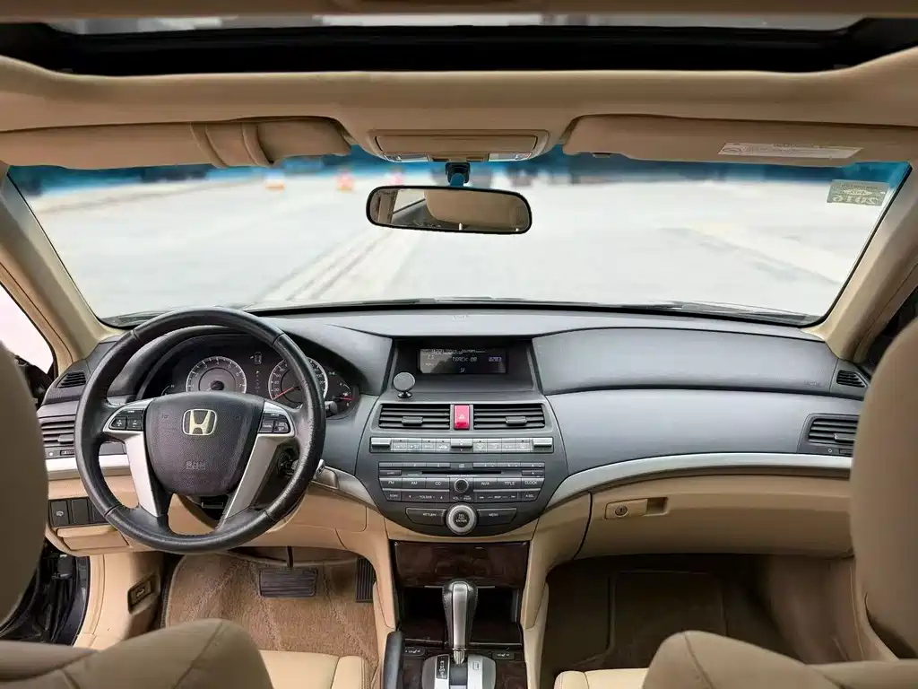 Honda Accord 2.0L EX Navi, фото 9