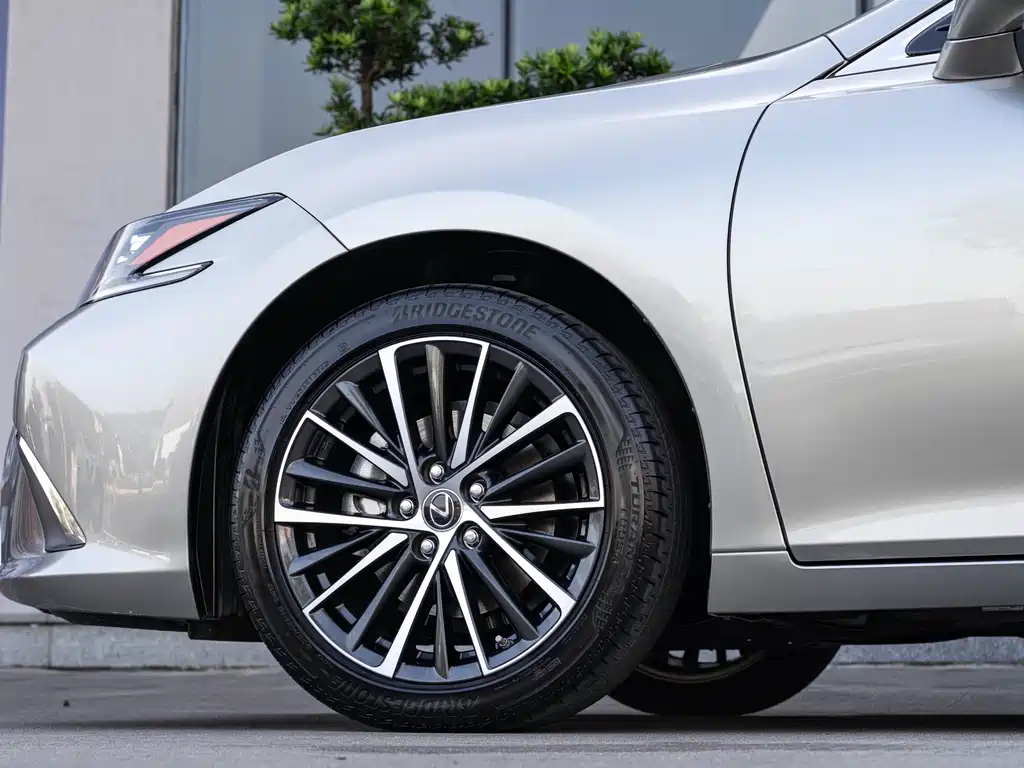 Lexus ES — миниатюра 8