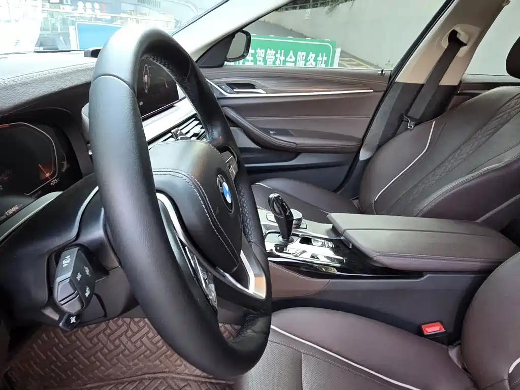 BMW 5 Series — миниатюра 10