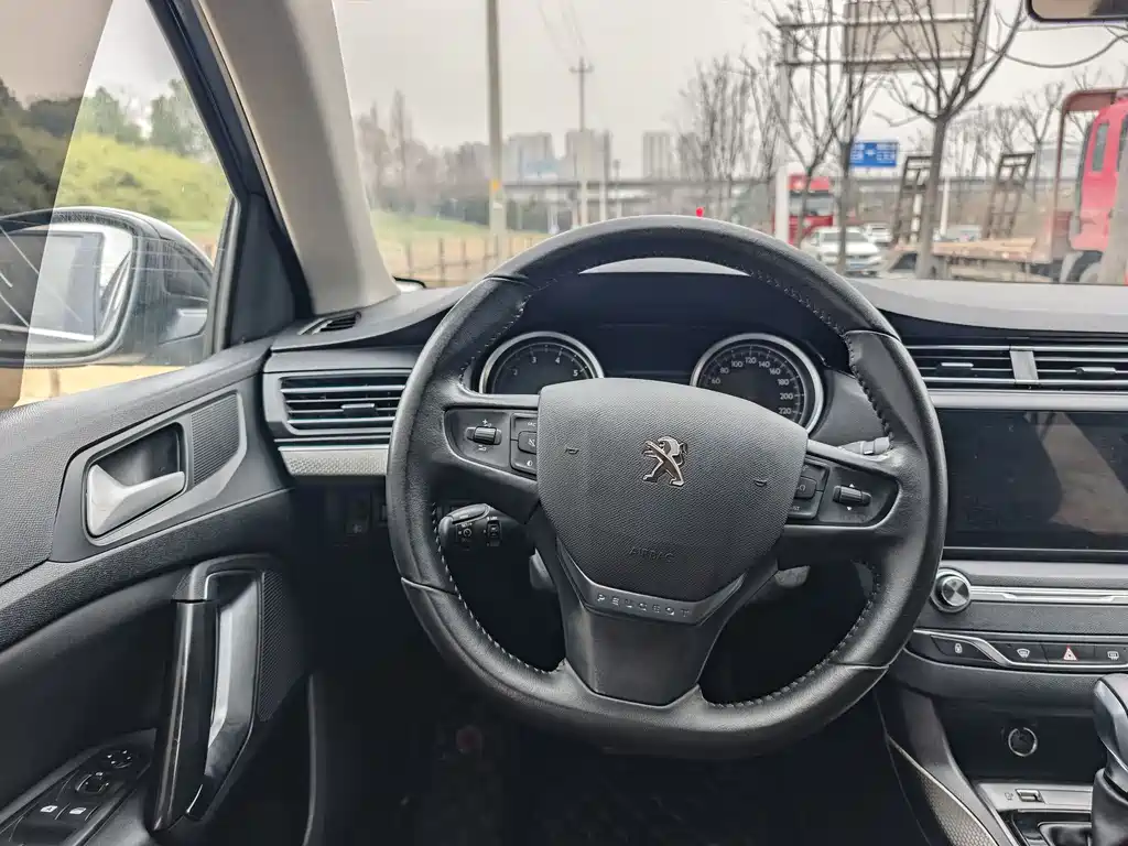PEUGEOT 408