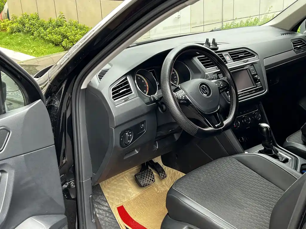 Volkswagen Tiguan L — миниатюра 8