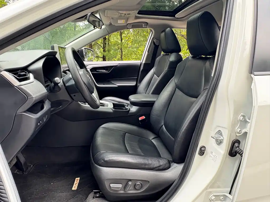 Toyota RAV4 — миниатюра 8