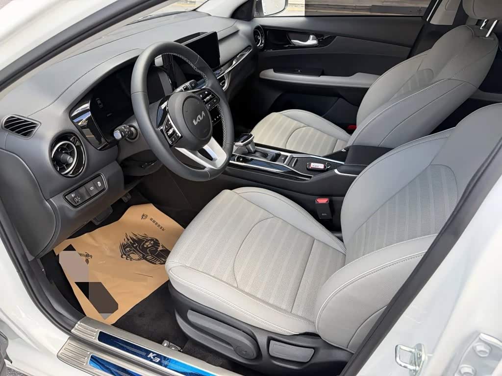 Kia K3 1.5 л 2022 г. Белый, пробег 30900 км