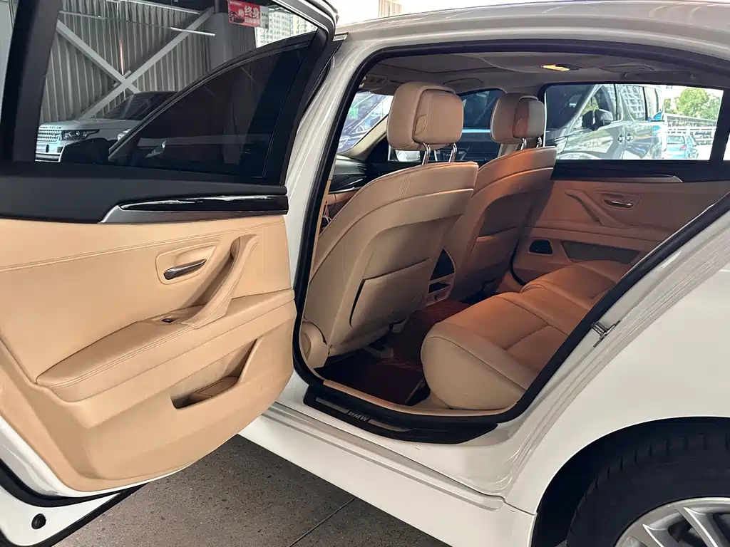 BMW 5 Series — миниатюра 4