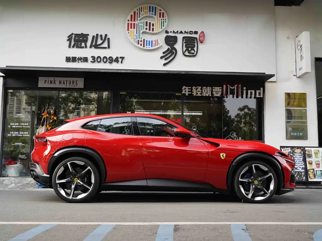 Ferrari Purosangue 2023 6.5L V12
