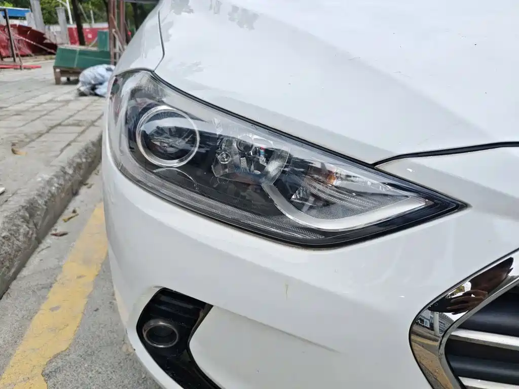 Hyundai Elantra — миниатюра 14
