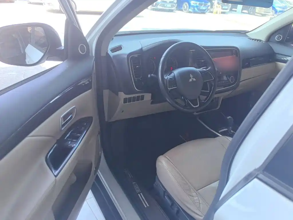 Mitsubishi Outlander — миниатюра 16