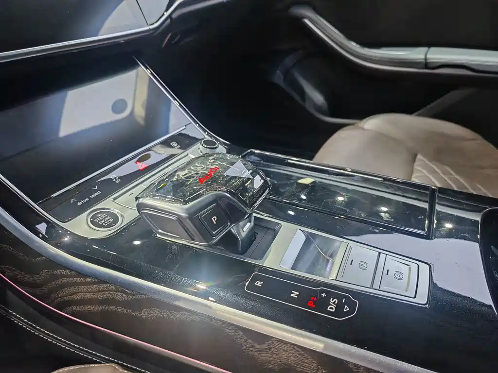 Audi A8 — миниатюра 10
