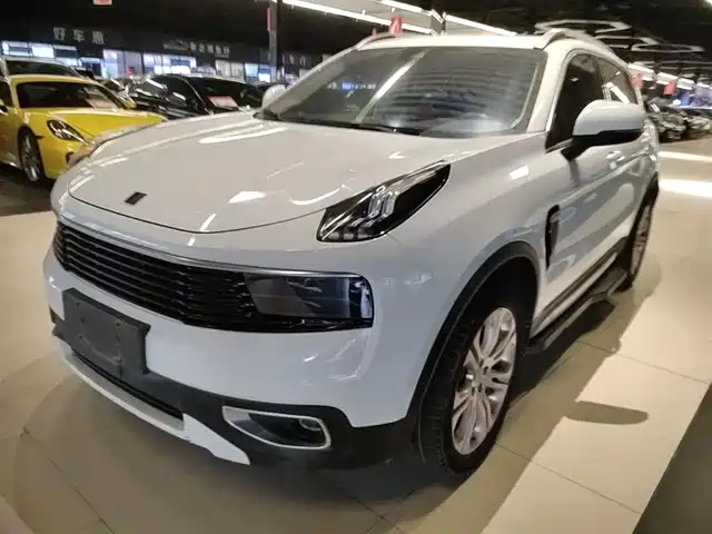 2019 Lynk & Co 01
