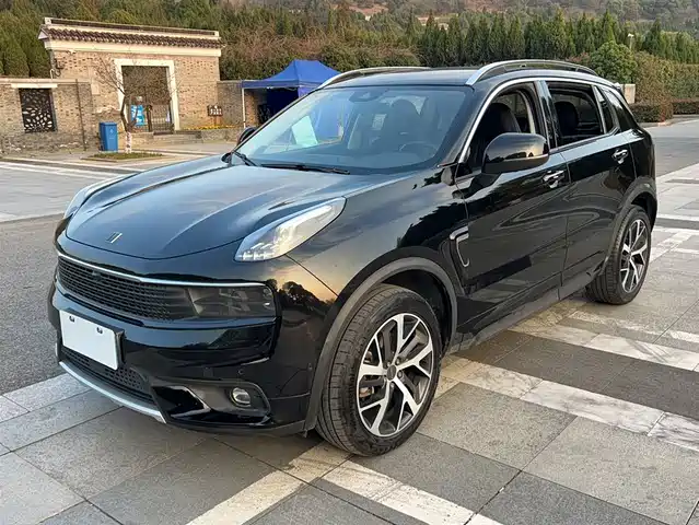 2019 Lynk & Co 01