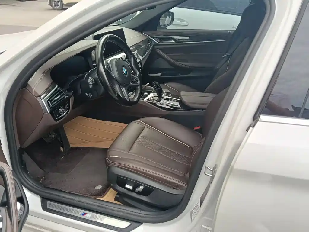 BMW 5 Series — миниатюра 7