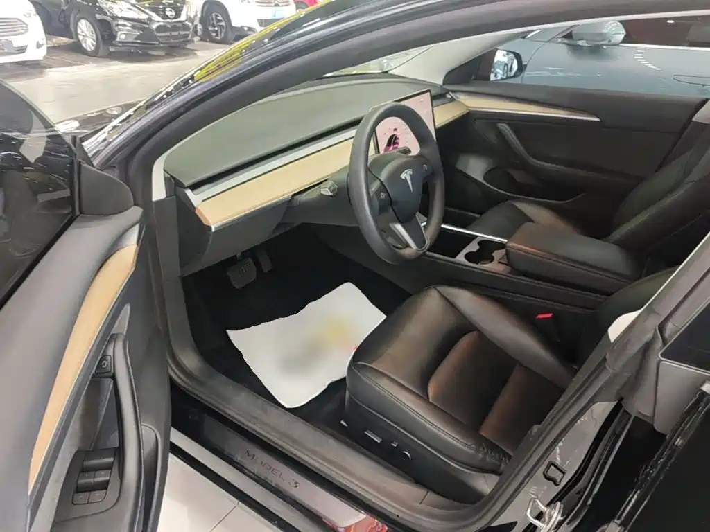 Tesla Model 3 — миниатюра 16