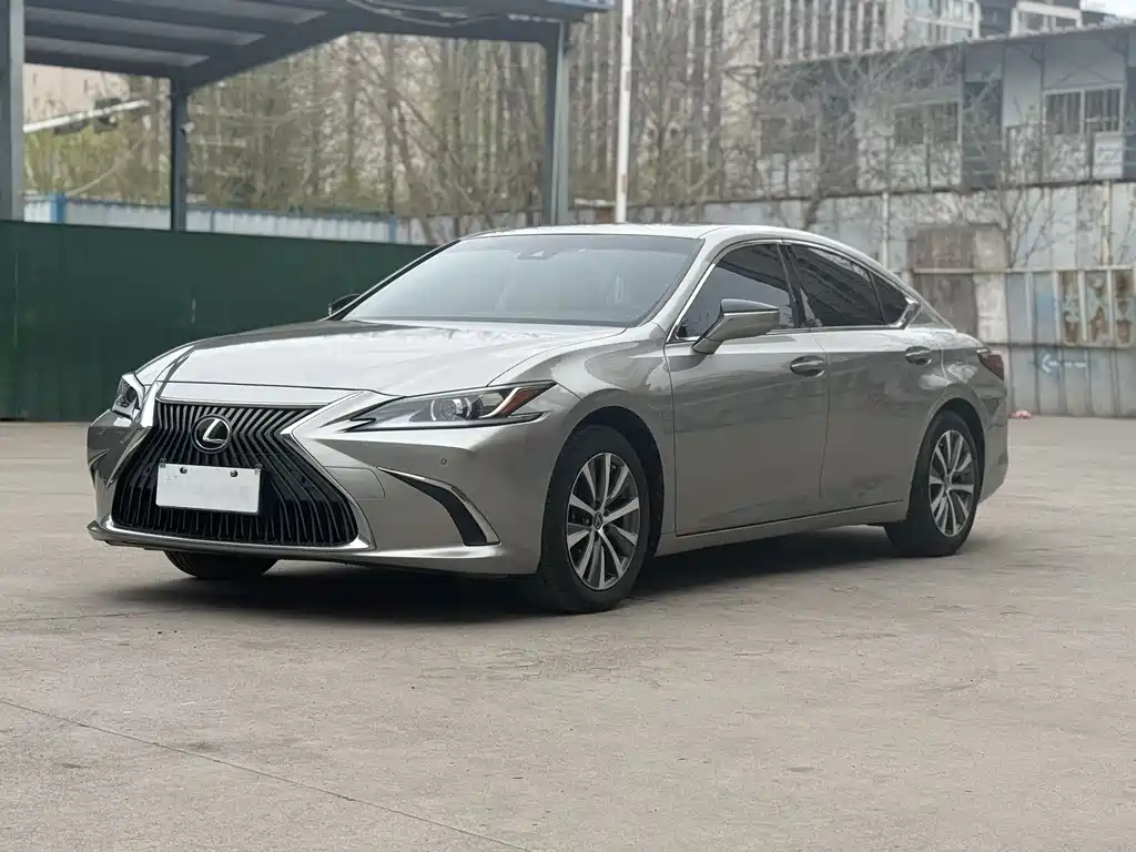 Lexus ES 2019