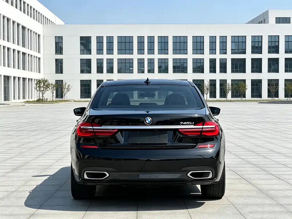 BMW 7 Series — миниатюра 6