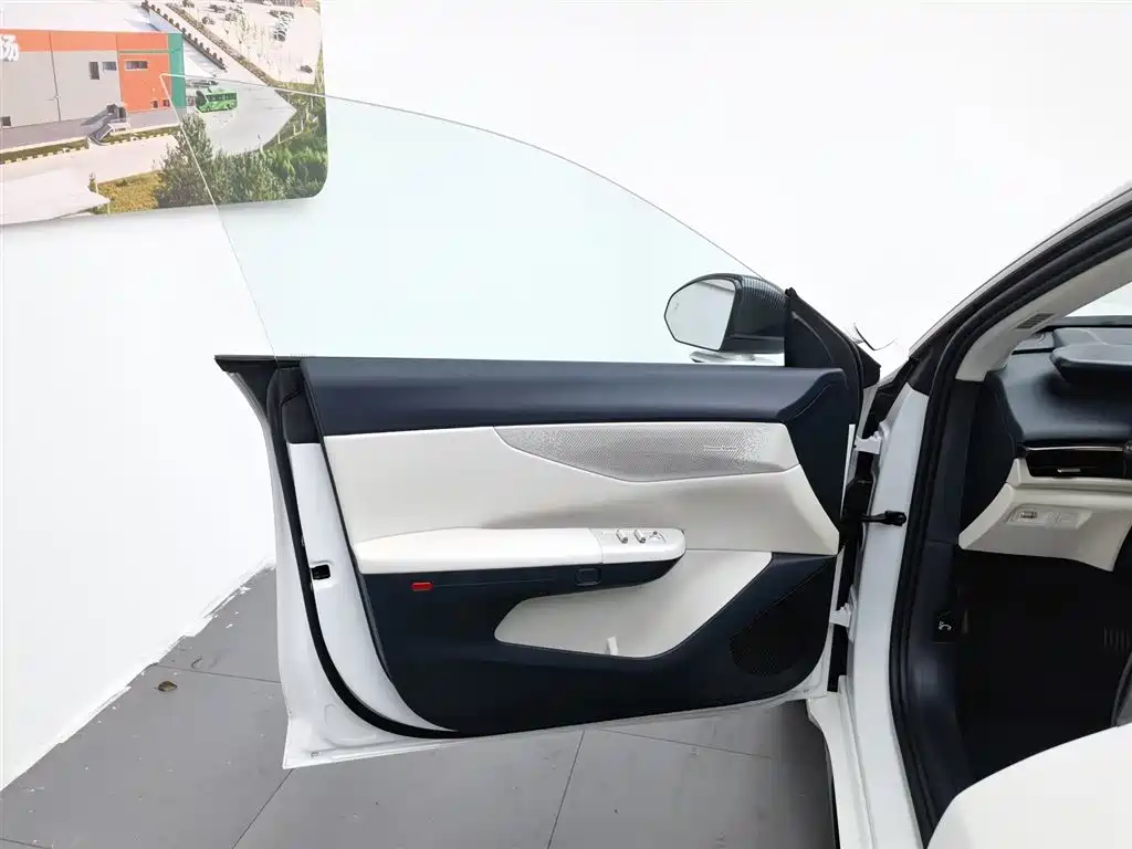 Lynk & Co 07 EM-P 2024 EM-P 126 Halo