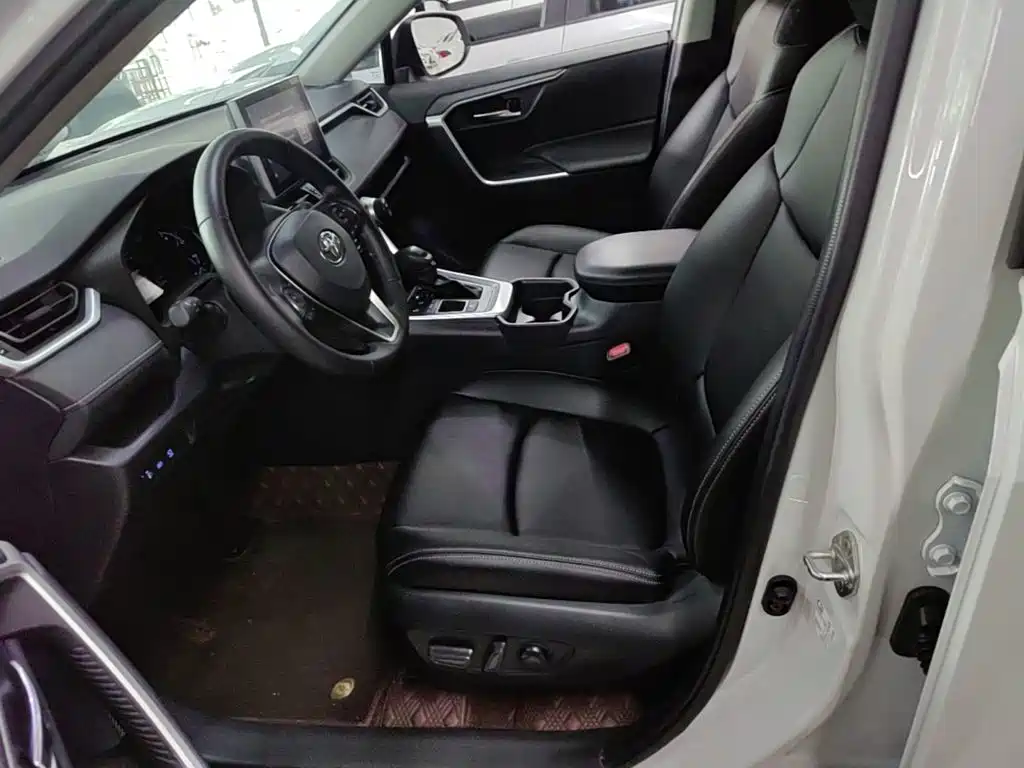 Toyota RAV4 — миниатюра 15