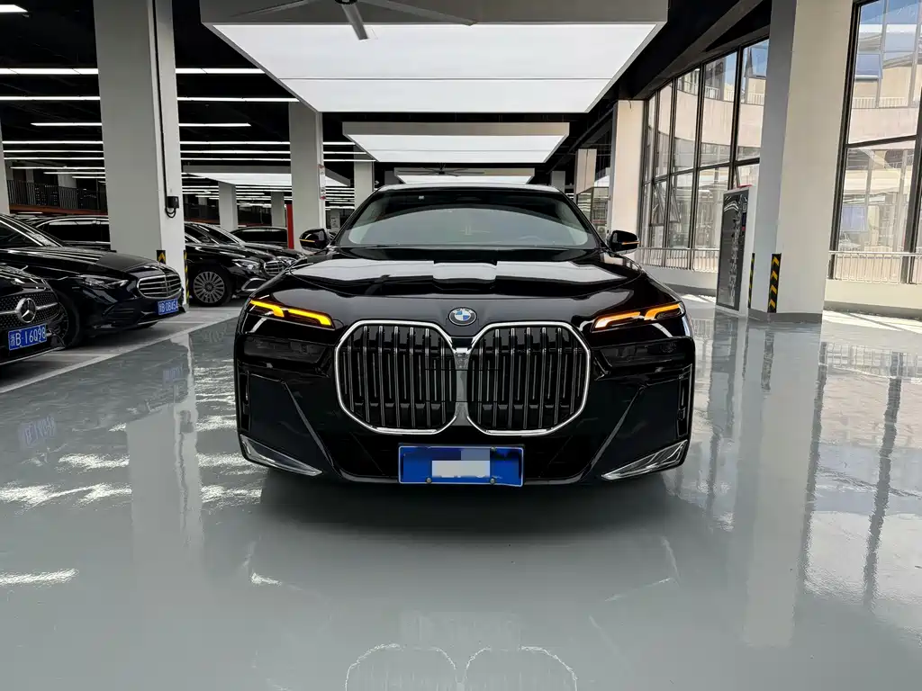 BMW 7 Series — миниатюра 2
