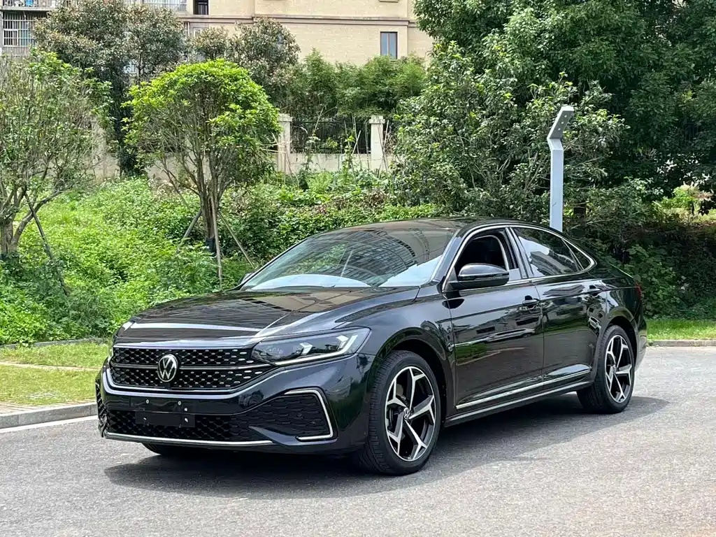 Volkswagen Passat 2023