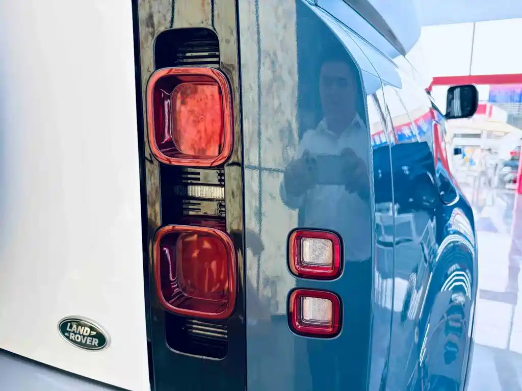 Land Rover Defender — миниатюра 21