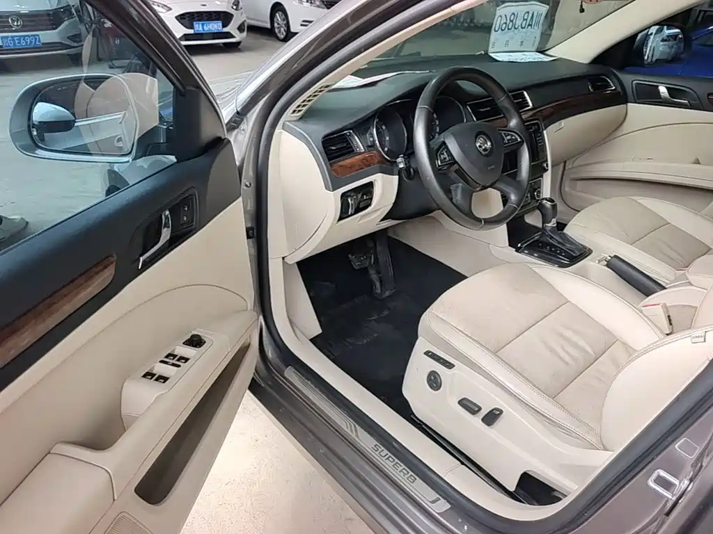 Skoda Superb — миниатюра 16