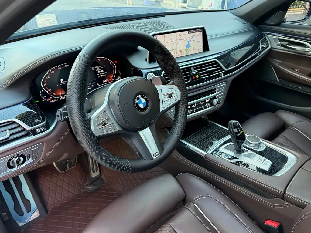 BMW 7 Series — миниатюра 12