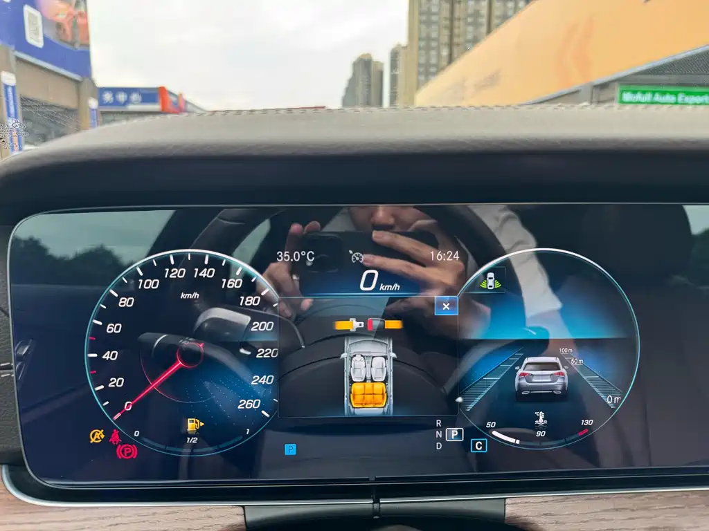 Mercedes-Benz E-Class — миниатюра 14